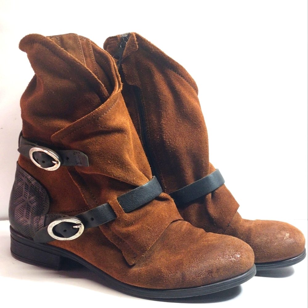 Mis Mooz Sydney Apocalypse Boots l Size 9.5 40 EU l Discontinued l Double Buckle